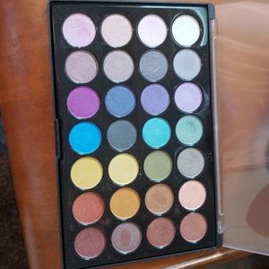BH Cosmetics foil eyeshadow palette